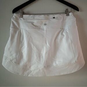 ATHLETA NWOT White Athletic Skirt Shorts Skort. Medium.